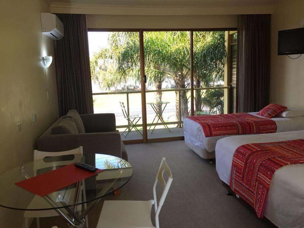 Abel Tasman Waterfront Motel Лейкс-Ентранс Екстер'єр фото