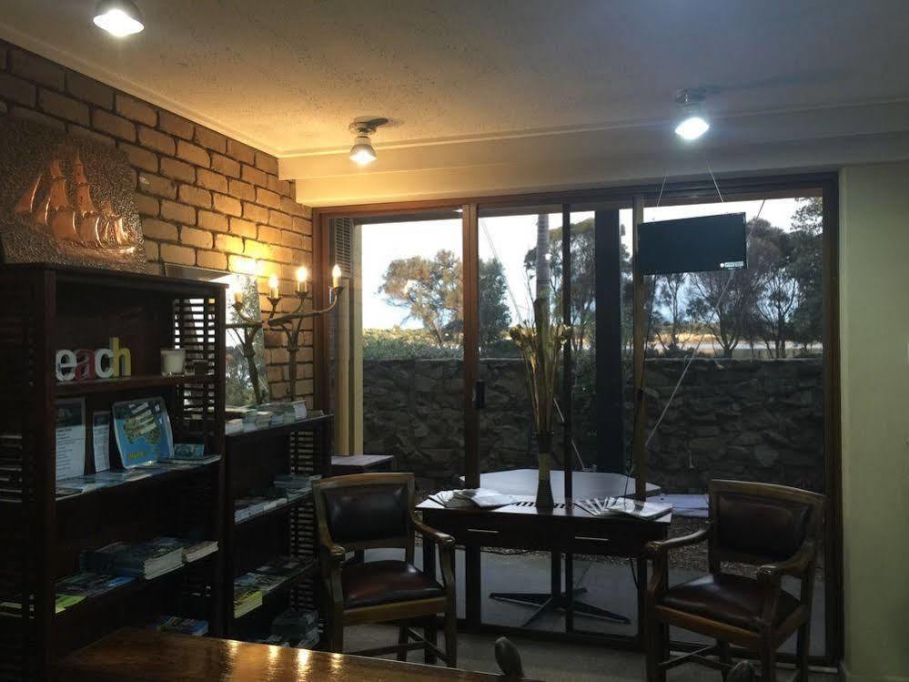 Abel Tasman Waterfront Motel Лейкс-Ентранс Екстер'єр фото